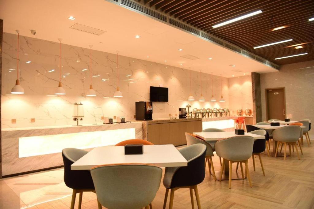 Holiday Inn Express Lhasa Potala Square By Ihg 外观 照片